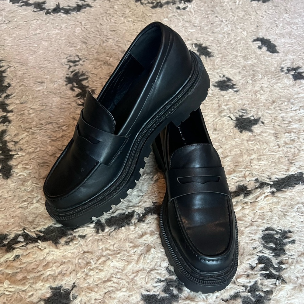 Perfect Chunky Black Loafer